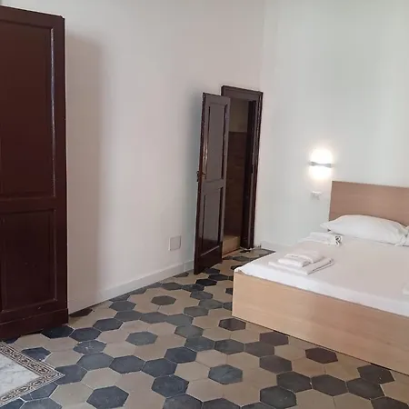 E Rosaroll Πανσιόν 3*