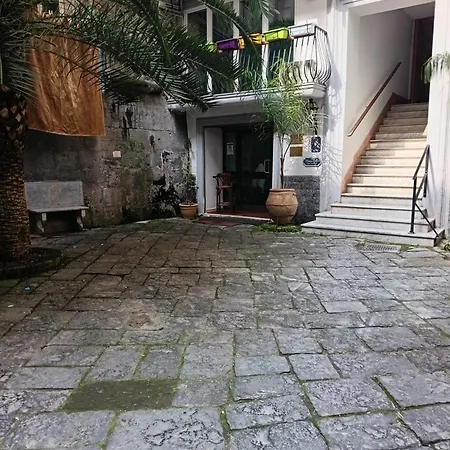 E Rosaroll 3* نابولي