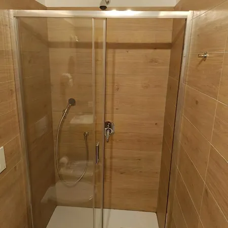 E Rosaroll 3* نابولي