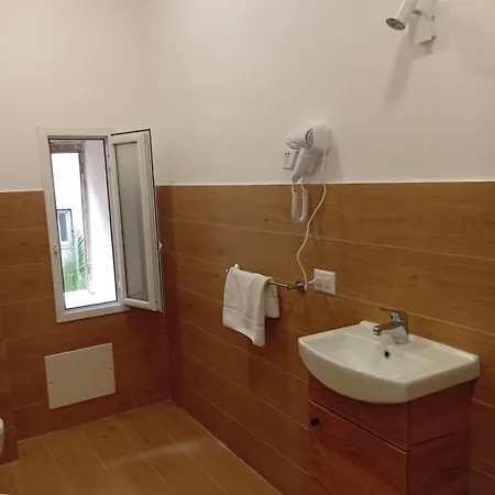 E Rosaroll 3* نابولي