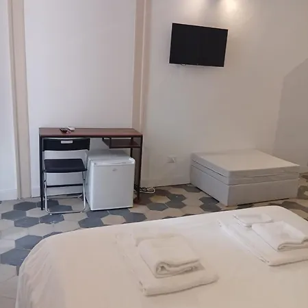 E Rosaroll 3* Napels