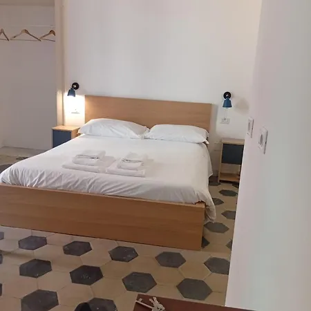 E Rosaroll Gasthuis Napels